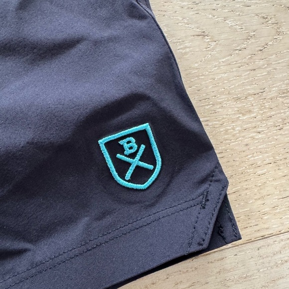 NWOT Bluesmiths The Spartan Board Shorts Men’s 32X 11 Almost Black Beach - Picture 8 of 13